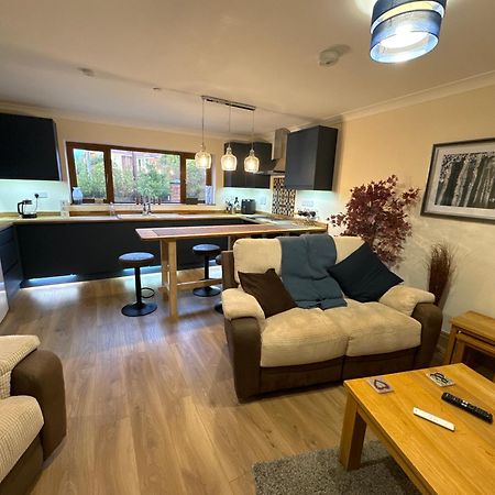 New City Flat, 3 X Double Bed En-Suite Bedrooms, Private Kitchen & Lounge, Free Private Parking & Own Workspaces Exeter Esterno foto